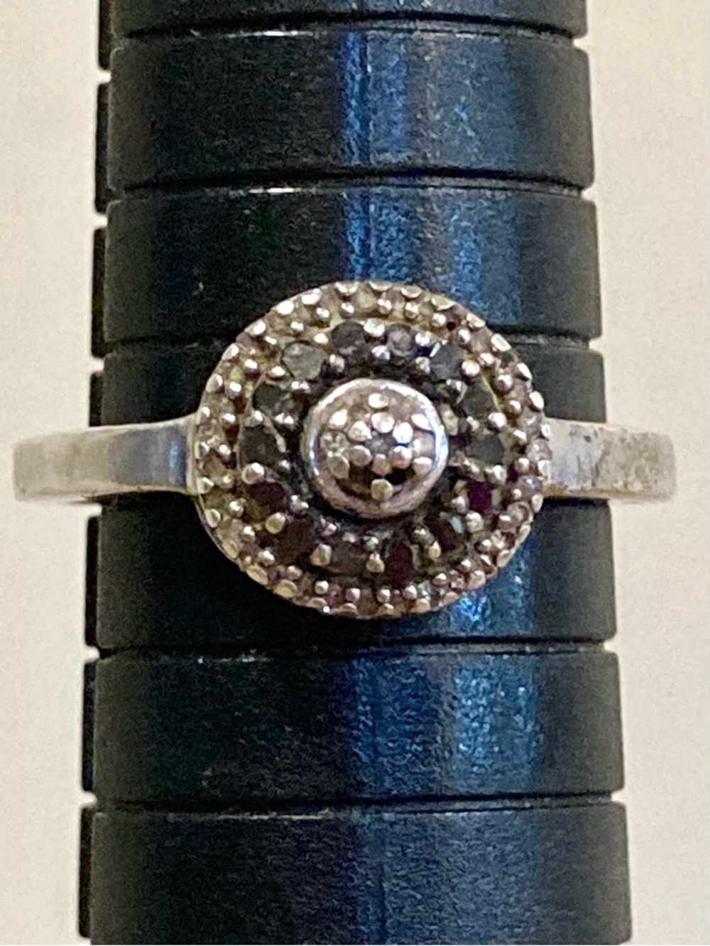 Silver Tone and Black Stone Circle Halo Ring Size 7 Poor Condition Signed JW - Picture 12 of 16